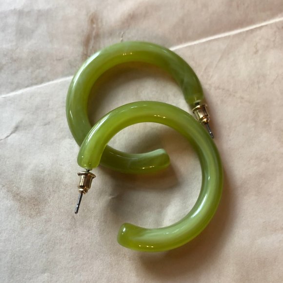 $15 💚 2 For $20 Vintage Style Green Acrylic Hoop Earrings - Picture 2 of 7